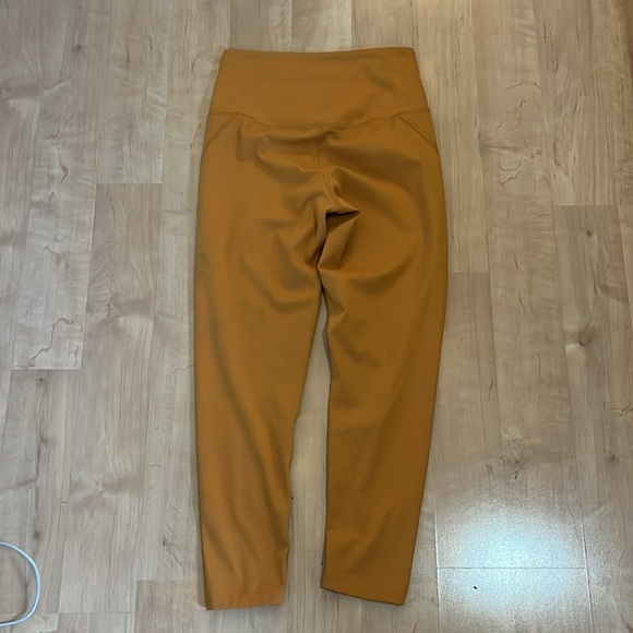 Girlfriend Collective Compressive 7/8 High-Rise Leggings in color Saddle, size S - Picture 6 of 6